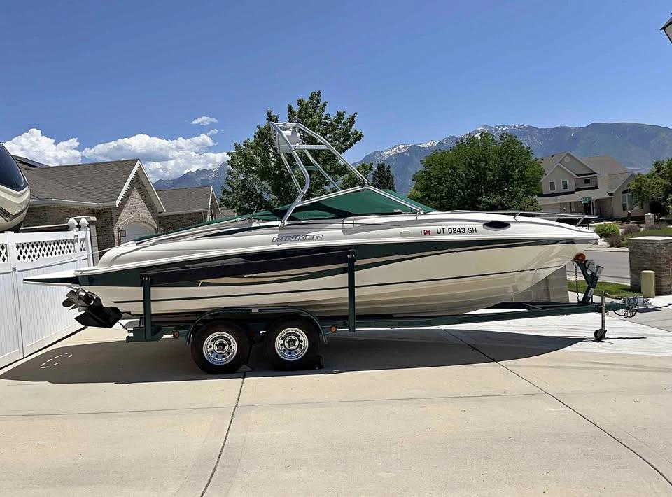 1997 Rinker 232 Captiva Cuddy