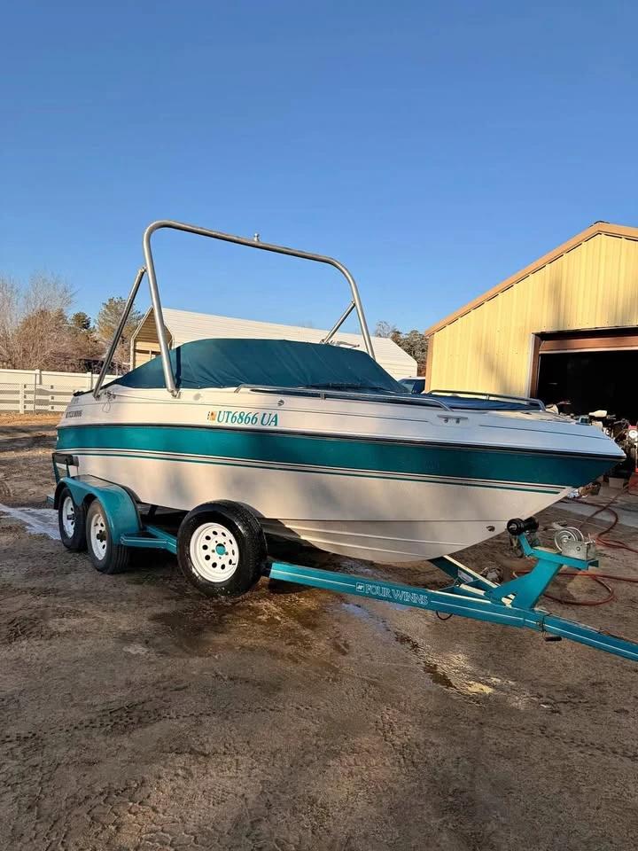 1995 Fourwinns horizon 200