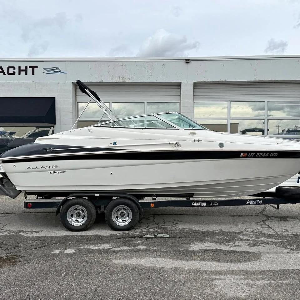 2001 Campion Allante 705 cuddy