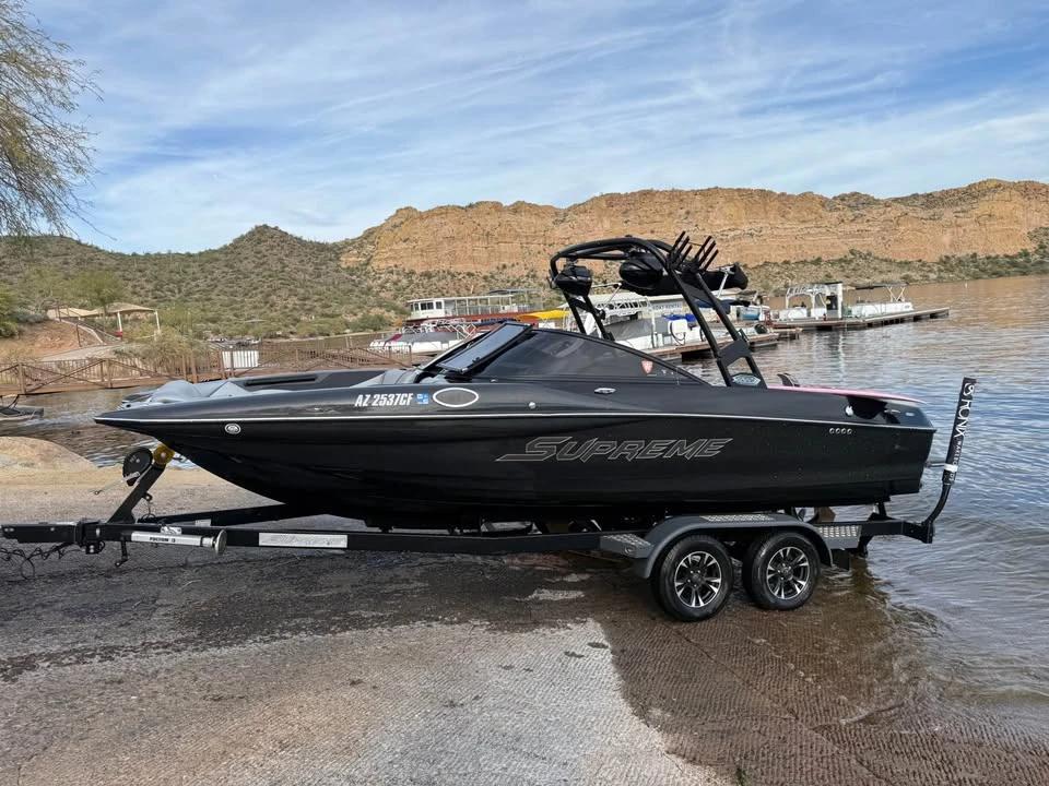 2017 Supreme S226