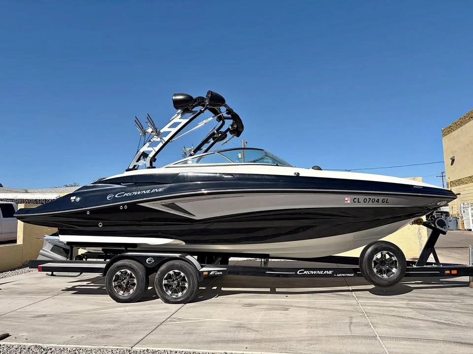 2019 Crownline E255