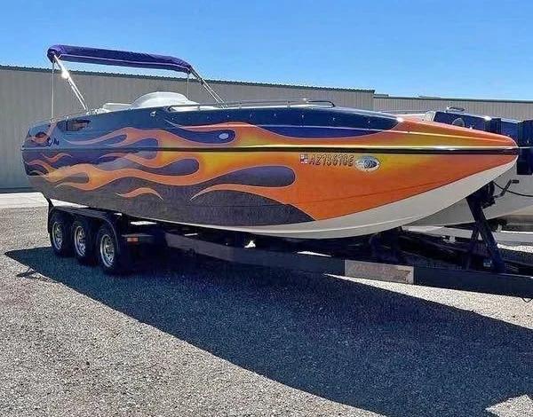 2004 Commander 28ft Speed Deck Boat