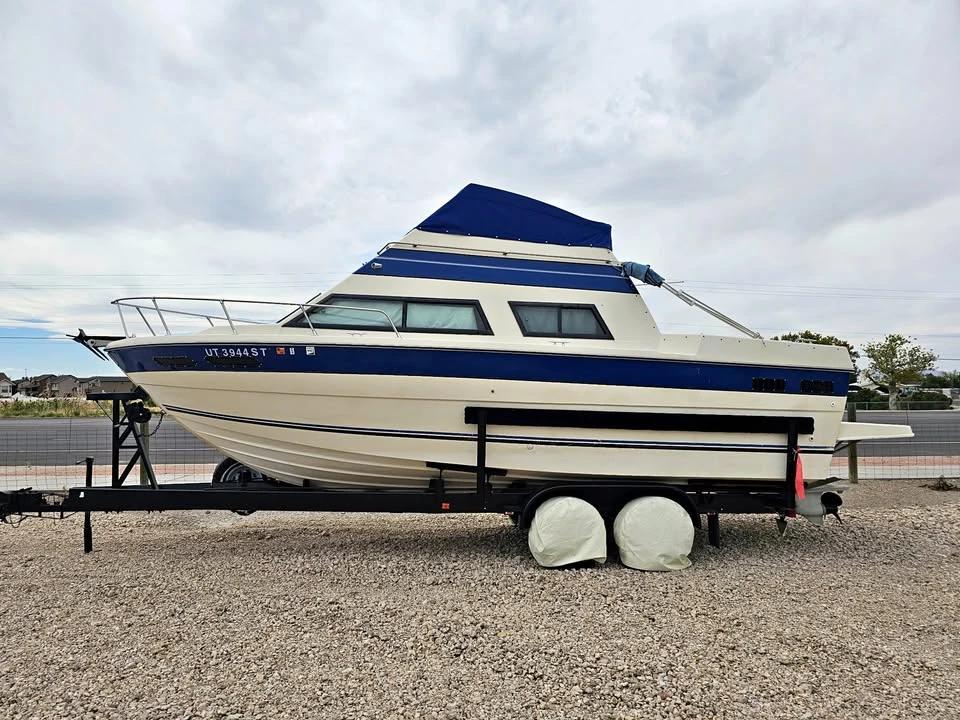 1979 Fiberform 26 Command Bridge