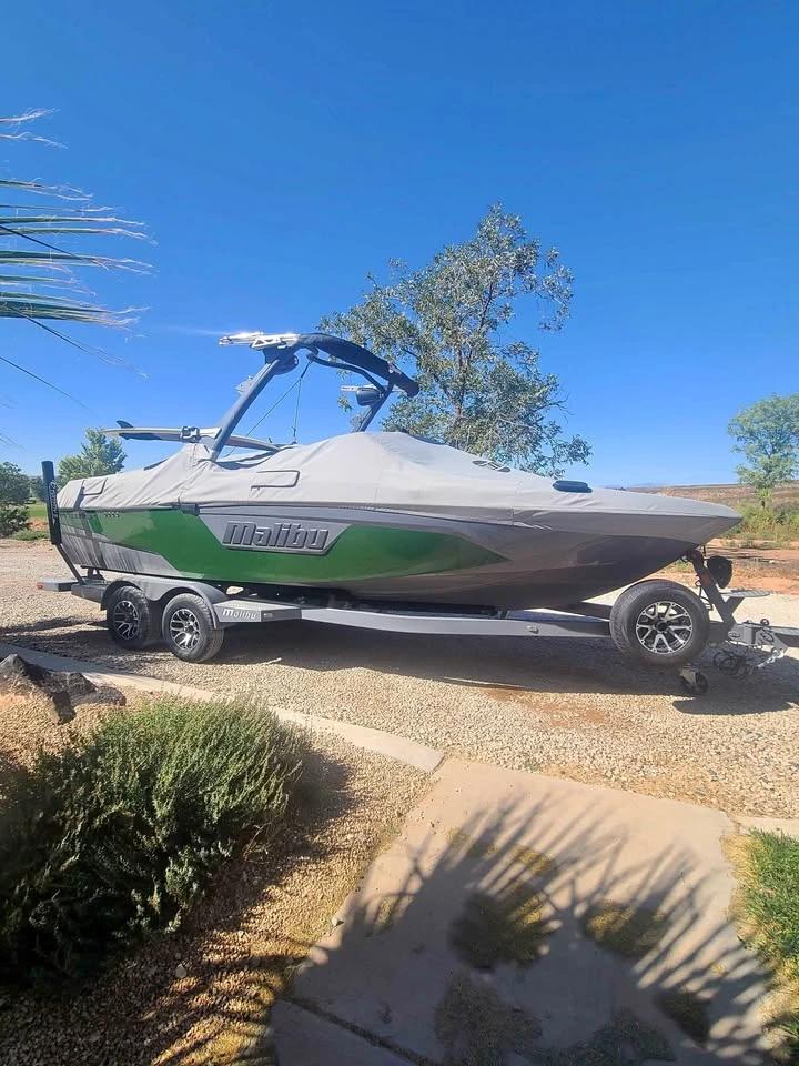 2023 Malibu 23 lsv
