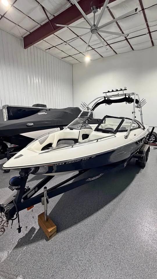 2004 Malibu 23 lsv