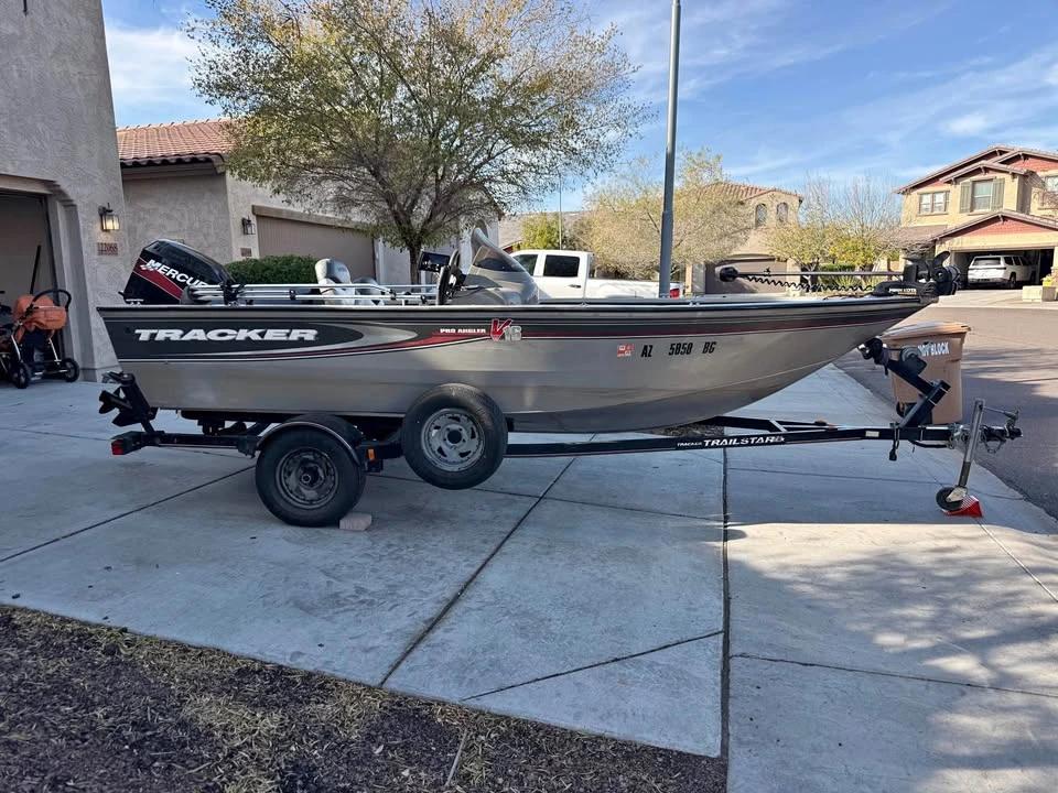 2004 Tracker Pro Angler V16