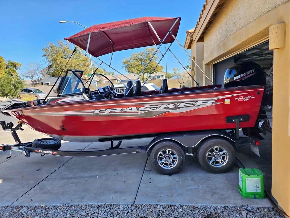 2021 Tracker V18 Combo