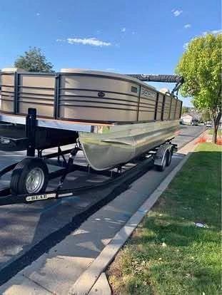2021 Pontoon P‑23 Lounge LMTD Edition
