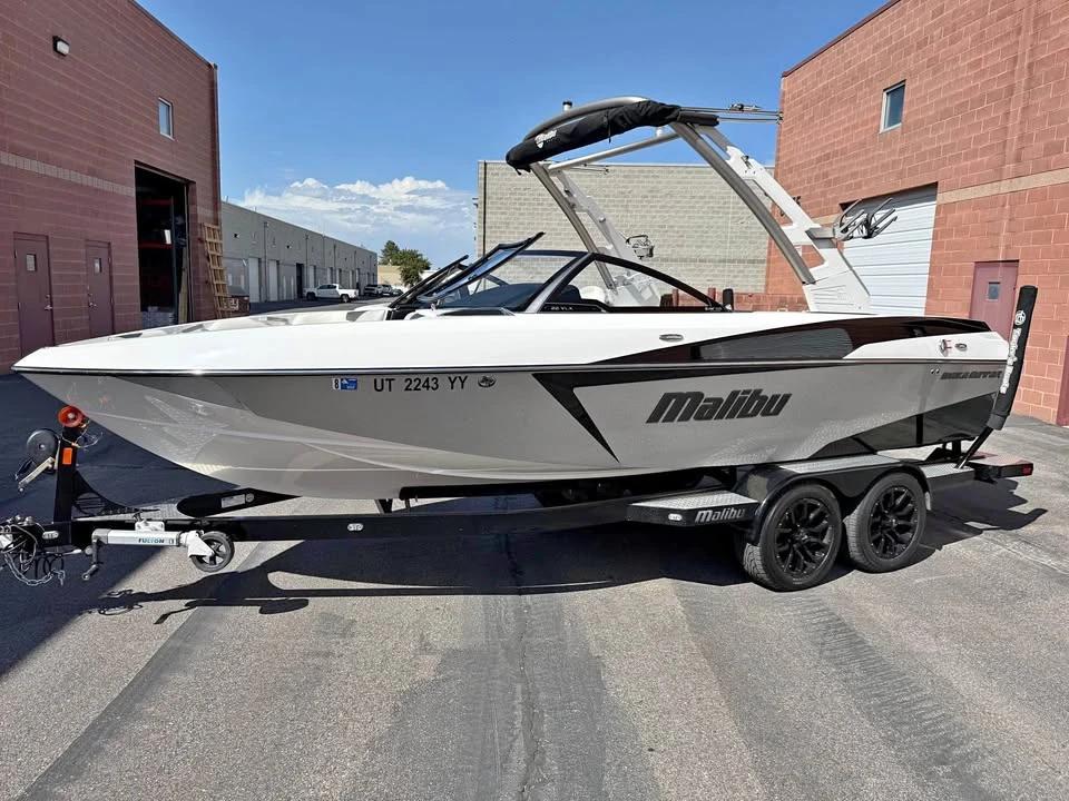 2017 Malibu Wakesetter 22 VLX