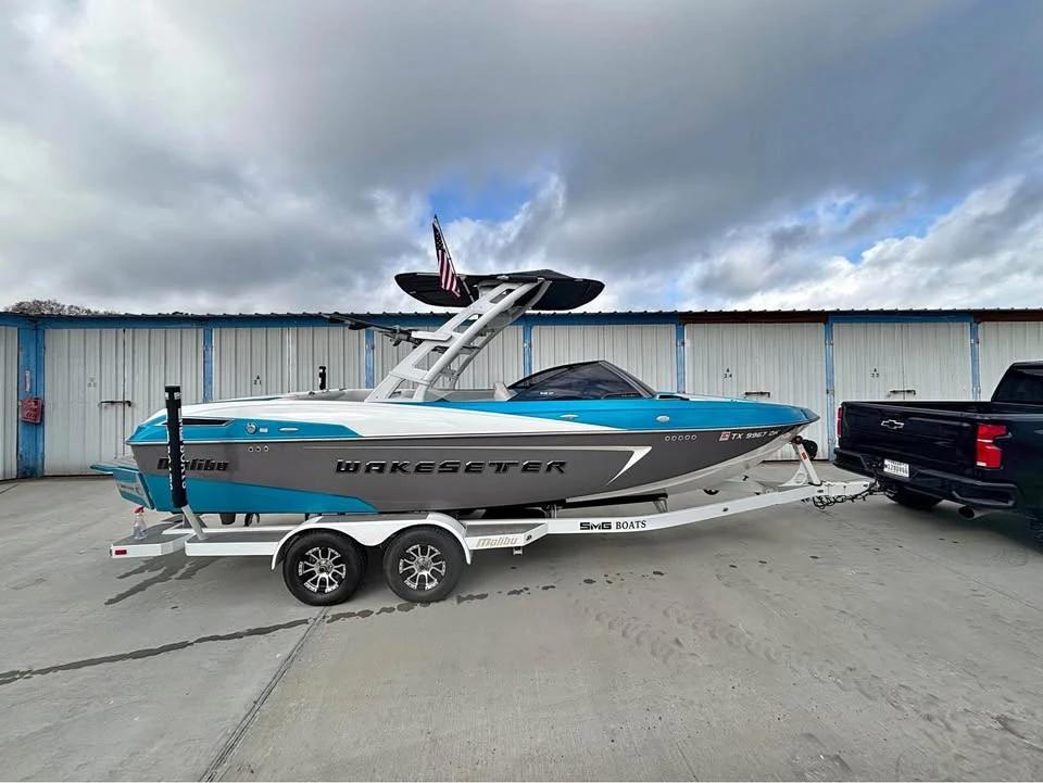 2016 Malibu 23 lsv