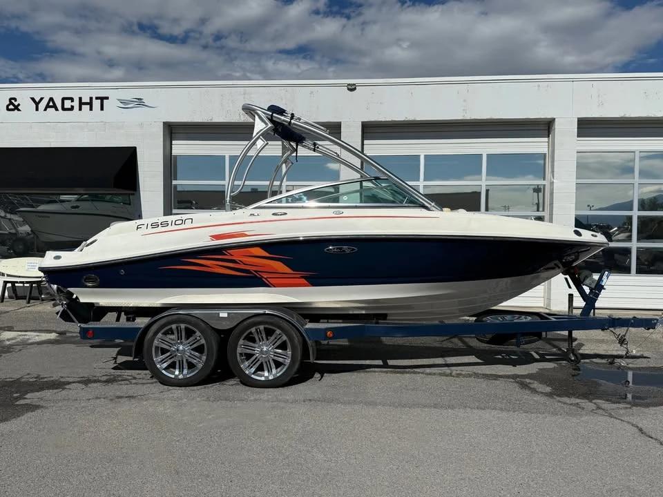 2011 Sea Ray 210 slx