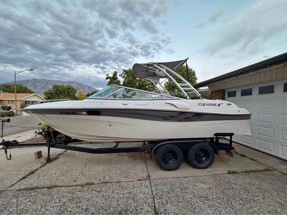 2000 Four Winns 230 Horizon