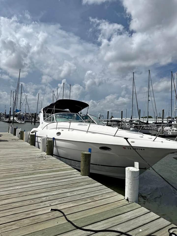 2004 Cruisers Yachts 320