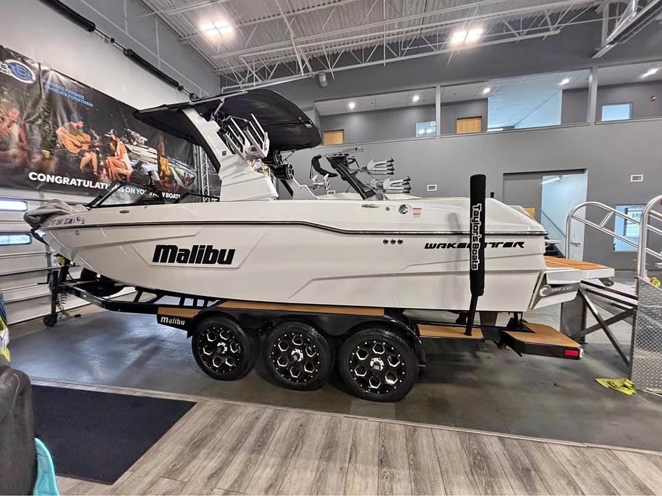 2021 Malibu 25 LSV
