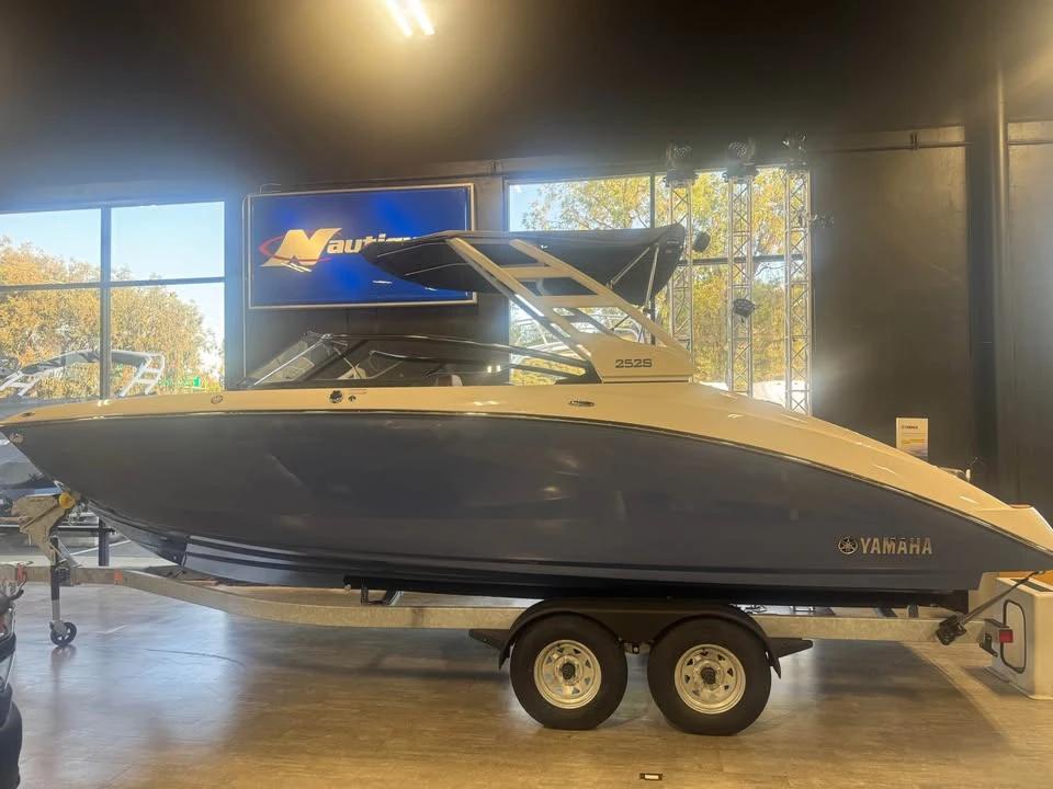 2025 Yamaha 252S