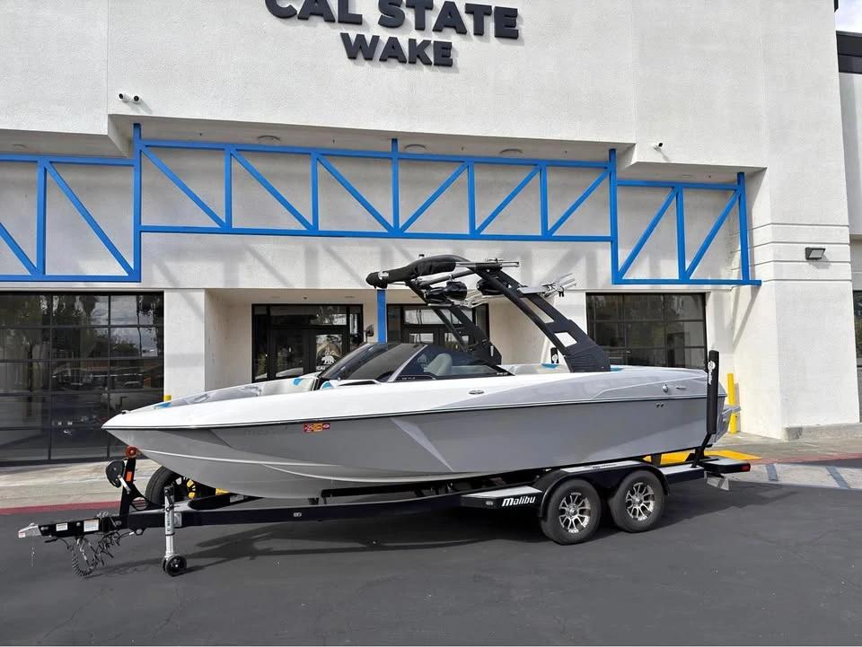 2017 Malibu 22 VLX