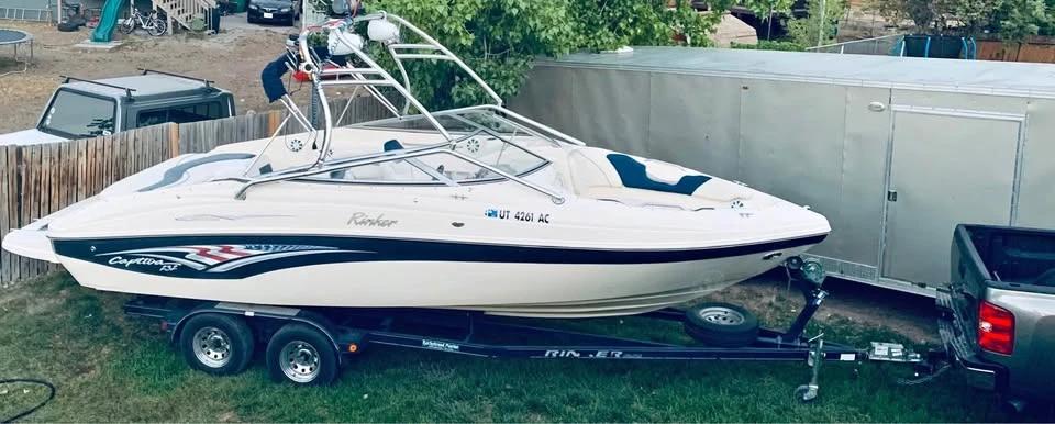 2004 Rinker 232 BR