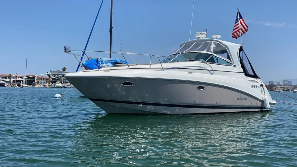 2009 Rinker 340 Express Cruiser