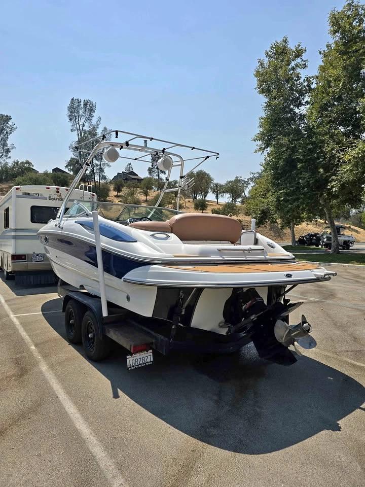 2004 Crownline 240EX