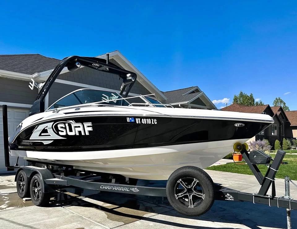 2021 Chaparral 23 Surf