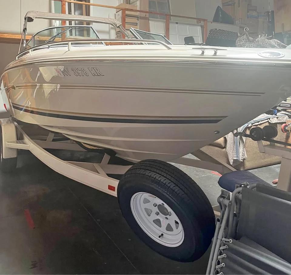 1999 Sea Ray 230