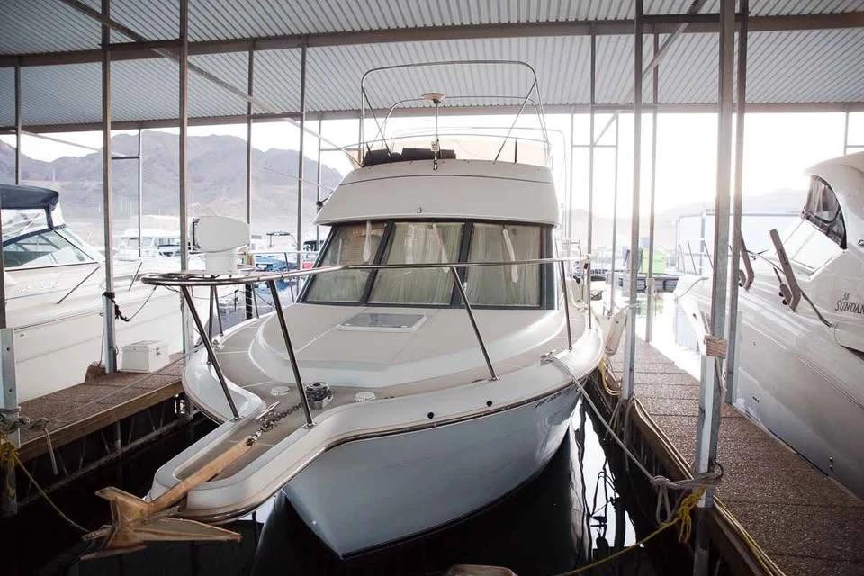1996 Carver 325 Aft