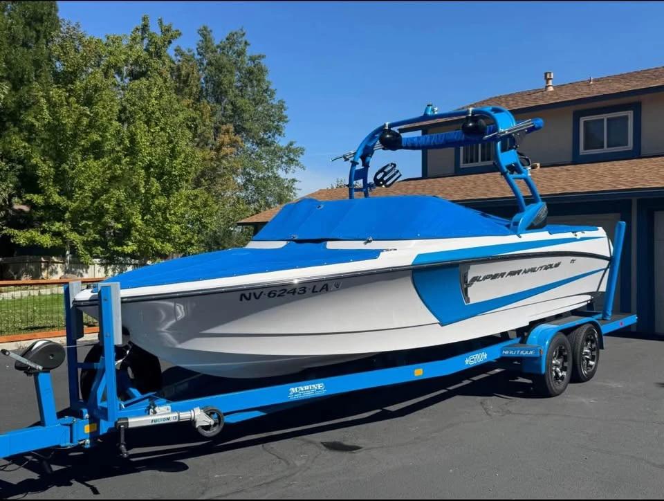2026 Nautique 230