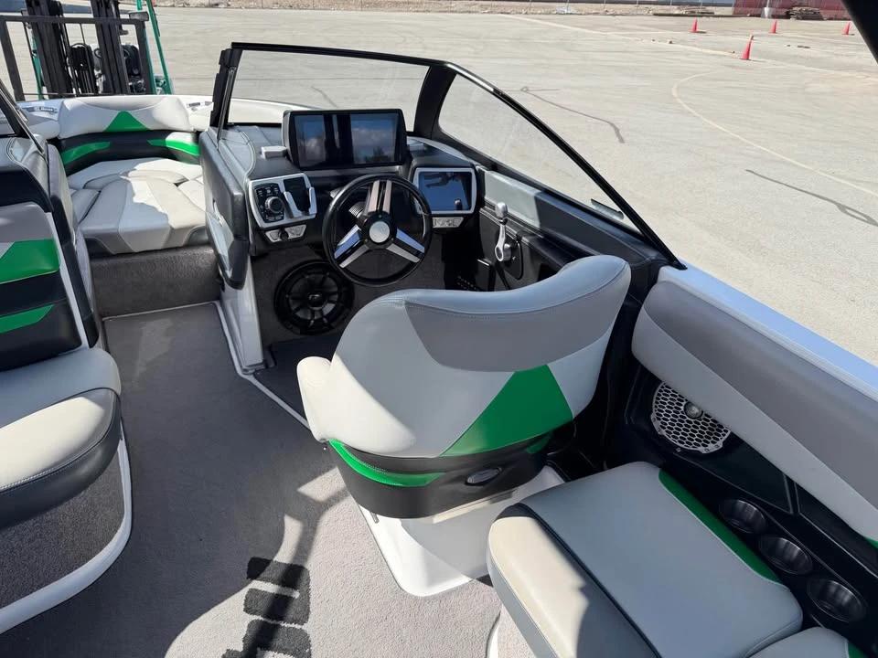 2015 Malibuv 23 LSV Wakesetter