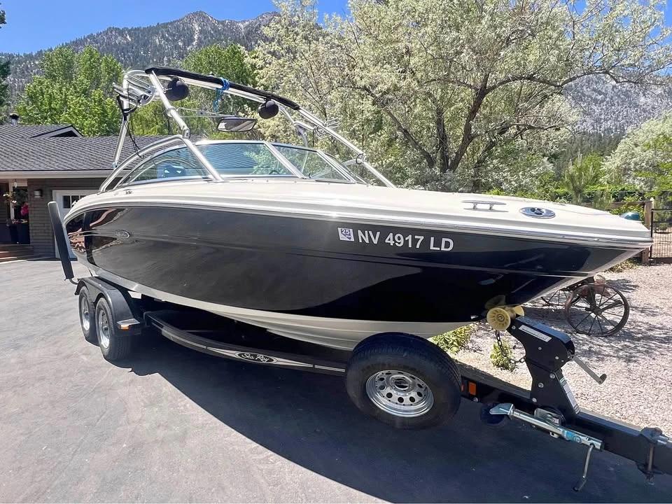 2005 Sea Ray 220 Select