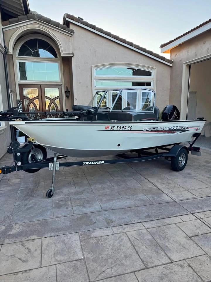 2020 Tracker ProGuide 16WT