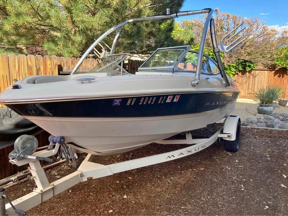 2001 Maxum 1800