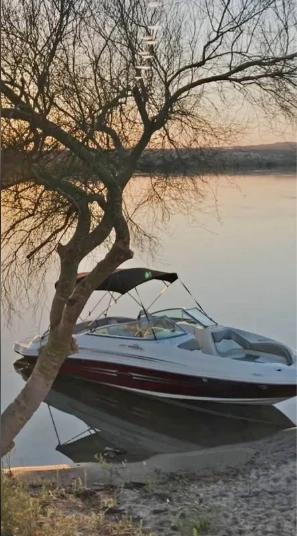 2007 Sea Ray Sundeck 220