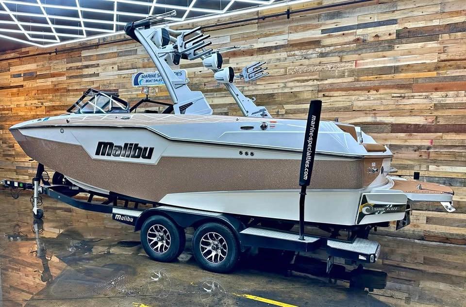 2022 Malibu m220