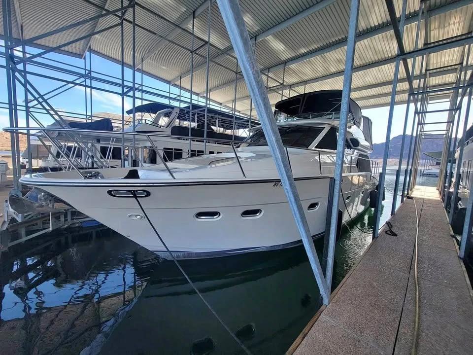 1999 Bayliner 5788 Huge