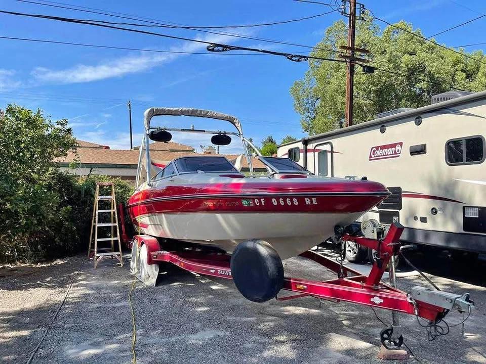 2004 Glastron 235