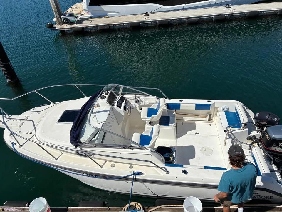 1998 Boston Whaler Conquest 21