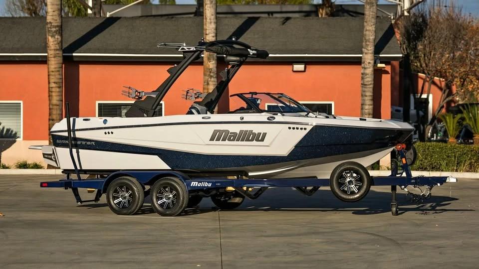 2025 Malibu 21LX