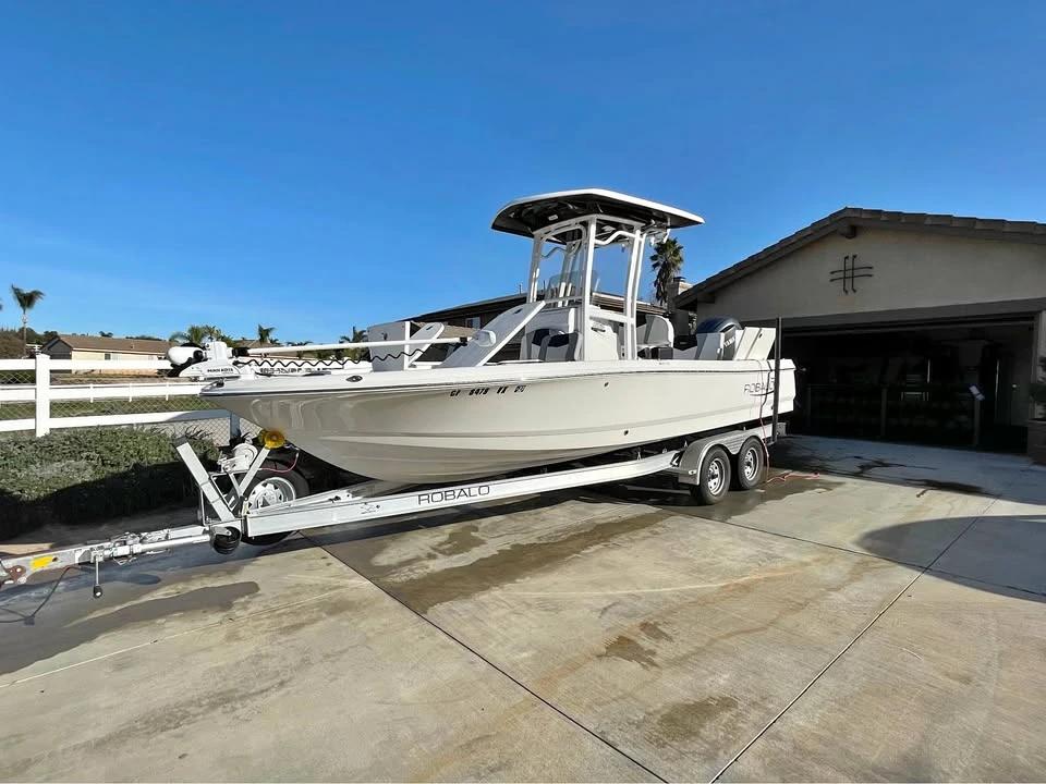2024 Robalo 226 Cayman