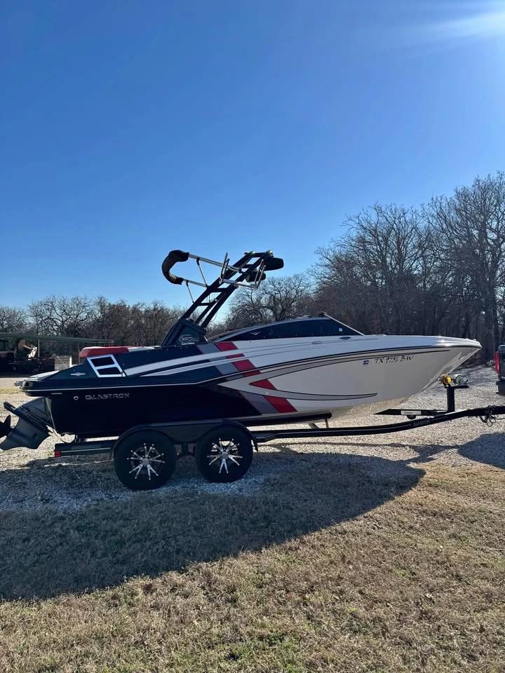 2013 Glastron GT225