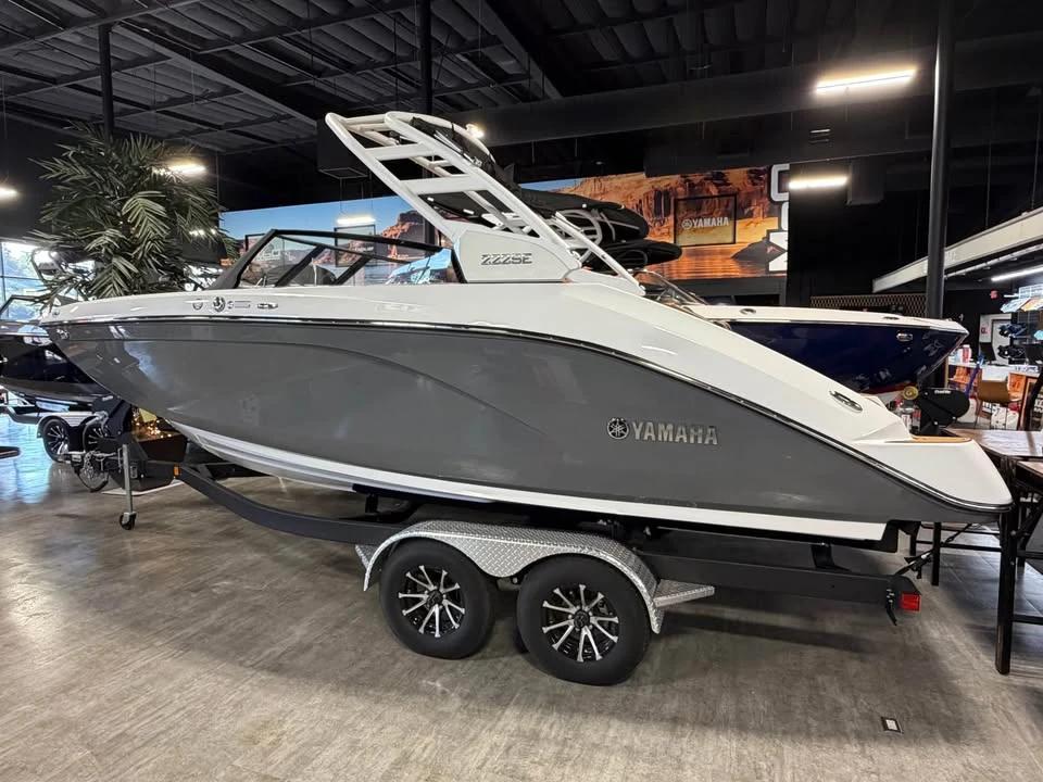 2025 Yamaha 222SE