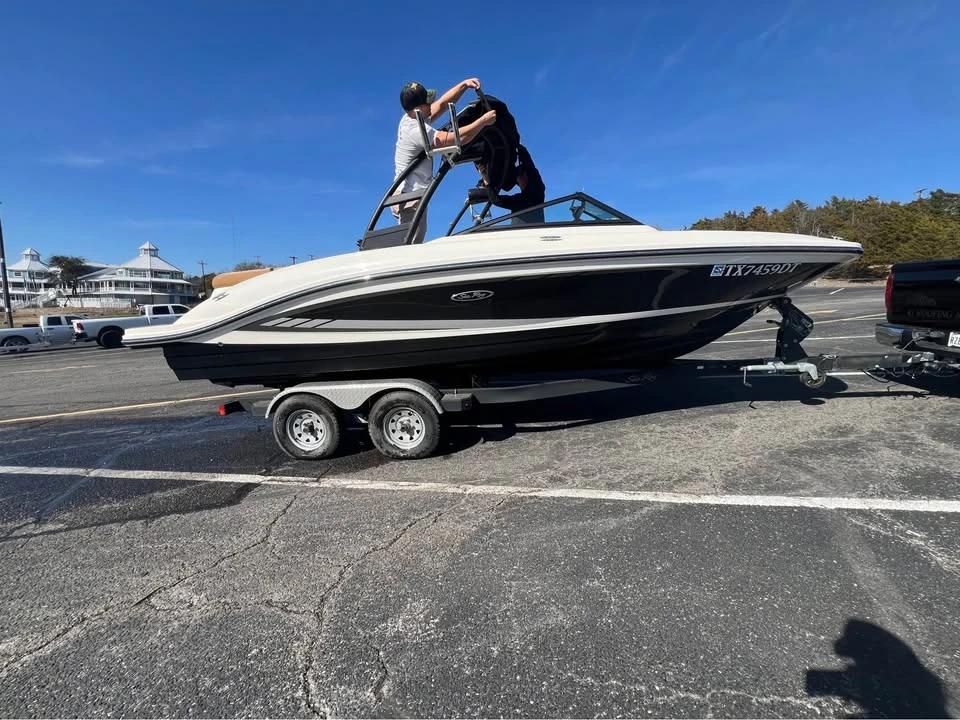 2017 Sea Ray SPX 210