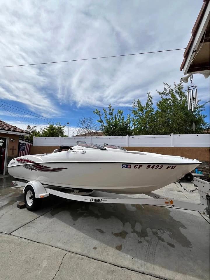 2001 Yamaha LS2000