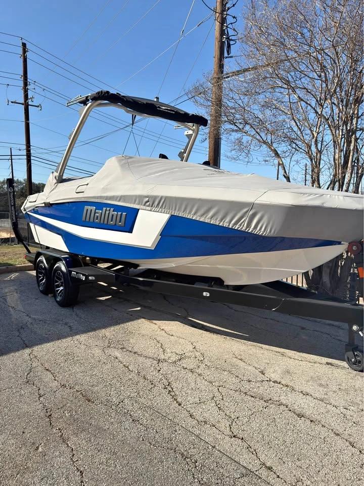 2024 Malibu 21 LX