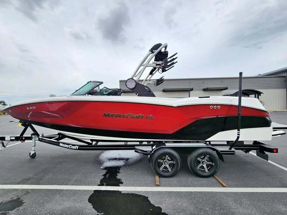 2023 MasterCraft NXT24