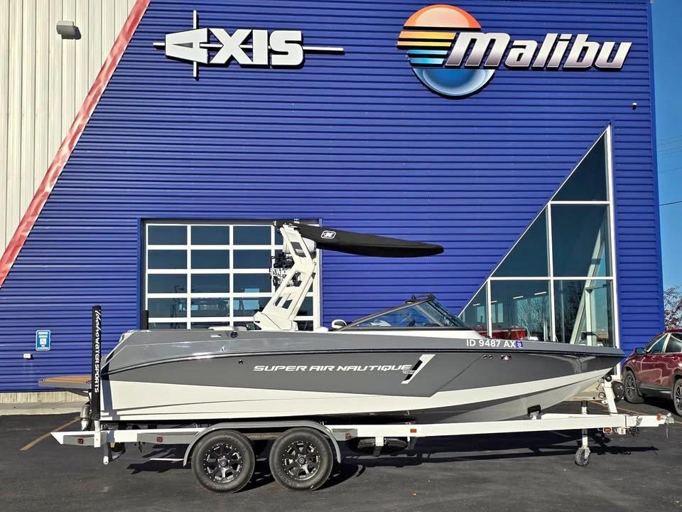 2018 Nautique 210