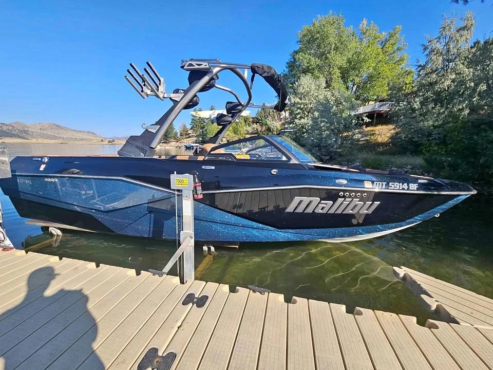 2022 Malibu 25 LSV