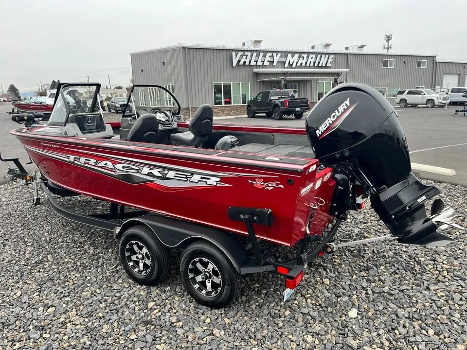 2020 Tracker targa v-19 v-19