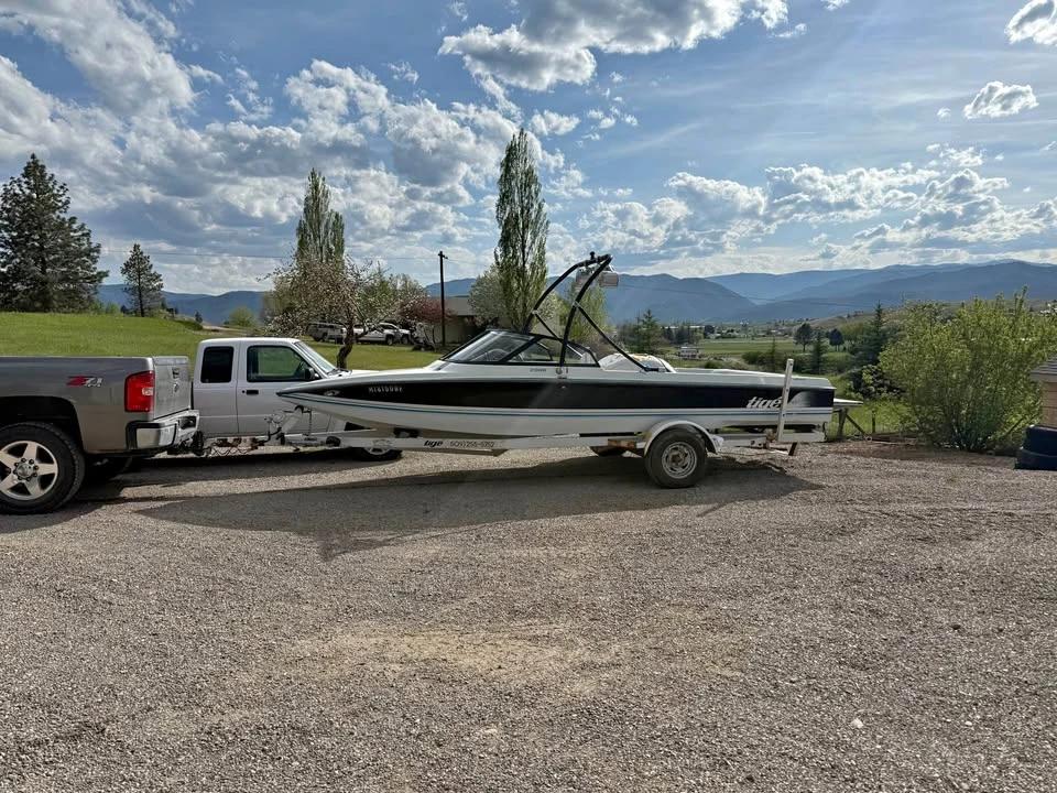 1995 Tige Ski Boat