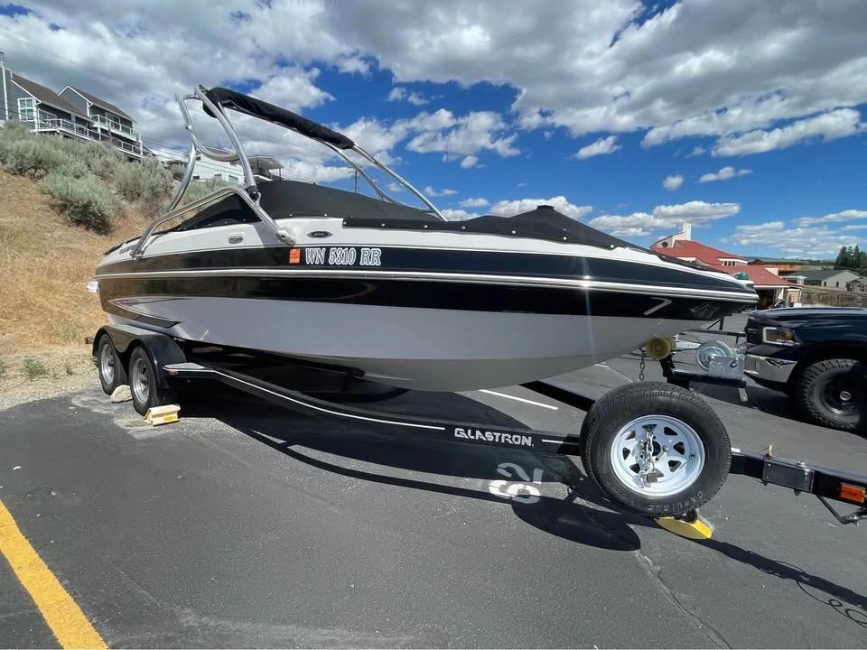 2012 Glastron gt/225