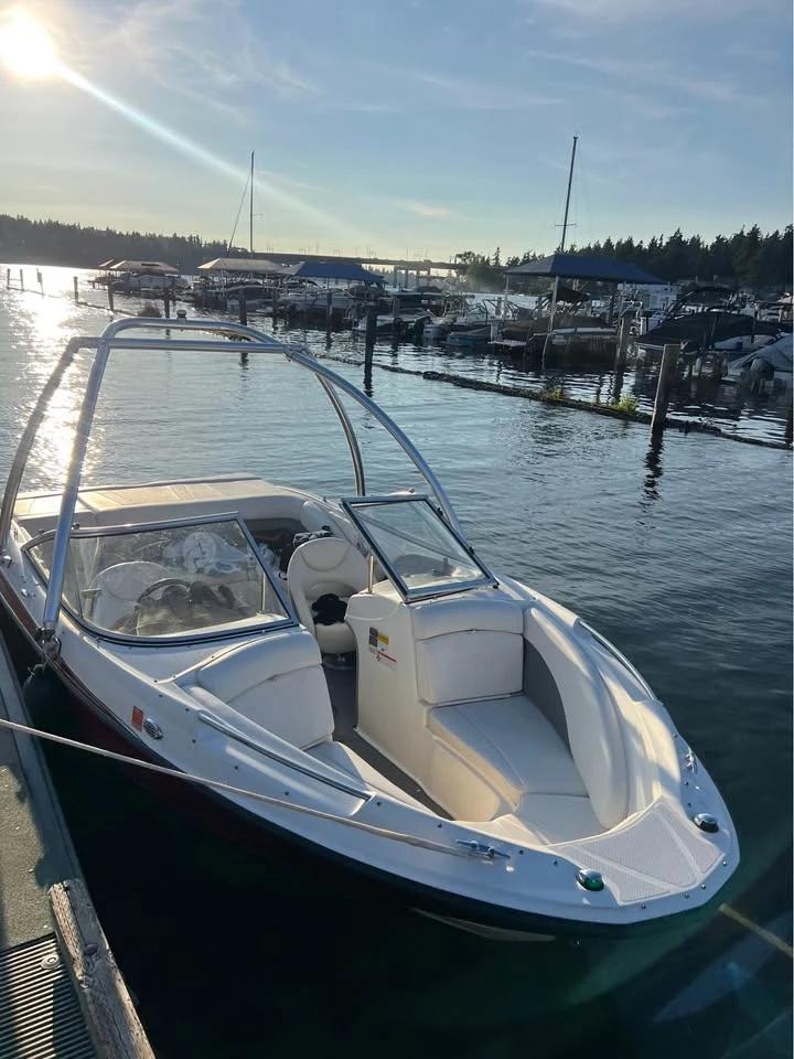 2010 Bayliner 215 br
